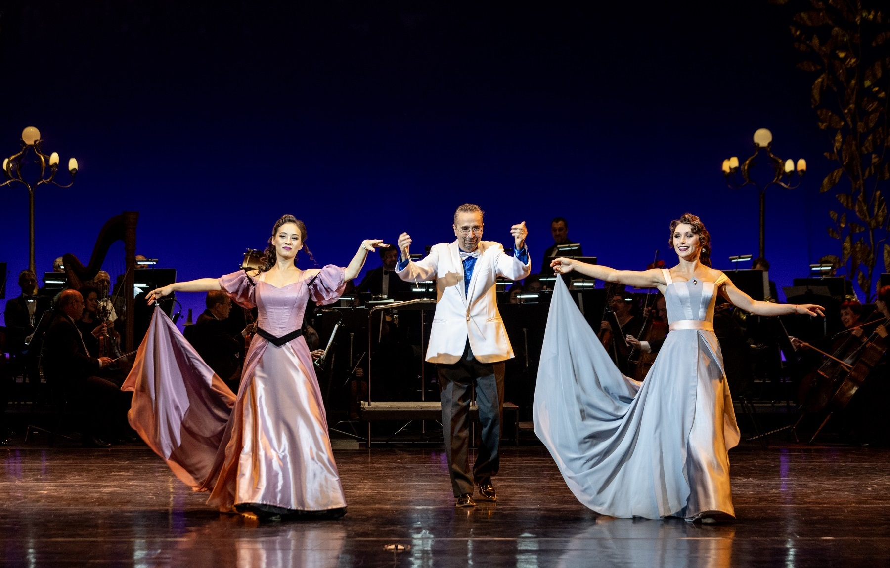 Концерт "Легар-гала" в Москве. Виктория Мун, Андрей Алексеев, Елизавета Белоусова Концерт "Легар-гала" в Москве. Виктория Мун, Андрей Алексеев, Елизавета Белоусова